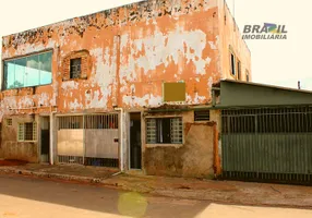 Foto 1 de Sobrado com 7 Quartos à venda, 180m² em Santa Maria, Brasília