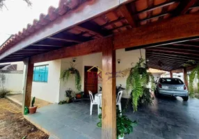 Foto 1 de Casa com 3 Quartos para venda ou aluguel, 348m² em Parque São Domingos, Pindamonhangaba