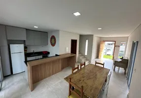 Foto 1 de Casa com 2 Quartos à venda, 120m² em Rio Tavares, Florianópolis