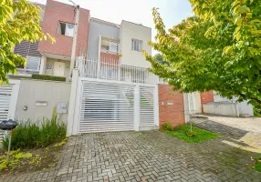 Foto 1 de Sobrado com 3 Quartos à venda, 193m² em Santo Inácio, Curitiba