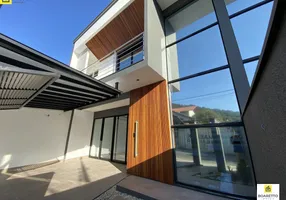 Foto 1 de Casa com 3 Quartos à venda, 161m² em Saguaçú, Joinville