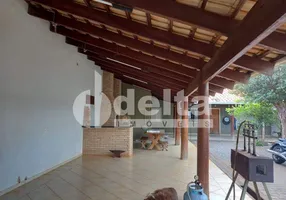 Foto 1 de Casa com 2 Quartos à venda, 250m² em Cidade Jardim, Uberlândia