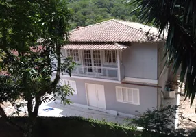 Foto 1 de Casa de Condomínio com 5 Quartos à venda, 400m² em Nogueira, Petrópolis