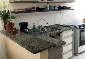 Foto 1 de Casa com 2 Quartos à venda, 75m² em Columbia, Londrina