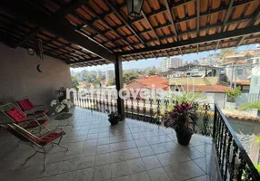 Foto 1 de Casa com 3 Quartos à venda, 264m² em Estrela do Oriente, Belo Horizonte