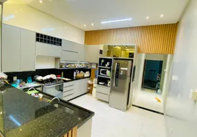 Foto 1 de Casa de Condomínio com 4 Quartos para alugar, 120m² em Tarumã, Manaus