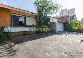 Foto 1 de Casa com 3 Quartos à venda, 243m² em Jardim Lindóia, Porto Alegre