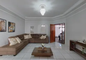 Foto 1 de Casa com 4 Quartos à venda, 250m² em Presidente Roosevelt, Uberlândia