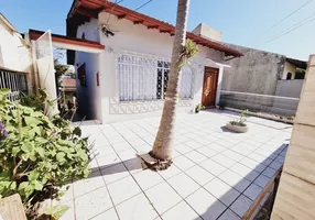 Foto 1 de Casa com 4 Quartos à venda, 220m² em Jardim Atlântico, Florianópolis