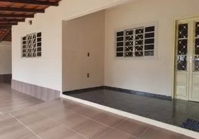 Foto 1 de Casa com 3 Quartos à venda, 295m² em Setor Tradicional, Brasília