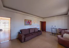 Foto 1 de Casa com 3 Quartos para alugar, 240m² em Nacional, Contagem