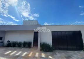 Foto 1 de Casa com 3 Quartos para alugar, 149m² em Laranjeiras, Uberlândia