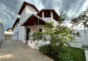 Foto 1 de Casa com 4 Quartos à venda, 360m² em Candelaria, Belo Horizonte