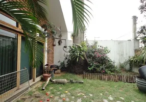 Foto 1 de Sobrado com 5 Quartos à venda, 200m² em Jardim Avelino, São Paulo