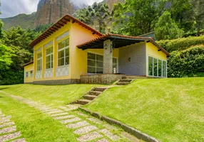 Foto 1 de Casa de Condomínio com 4 Quartos à venda, 264m² em Araras, Petrópolis