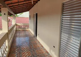 Foto 1 de Sobrado com 4 Quartos à venda, 244m² em Balneário Gaivota, Itanhaém