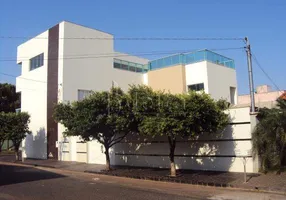 Foto 1 de Casa com 3 Quartos à venda, 360m² em Santa Mônica, Uberlândia