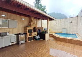 Foto 1 de Sobrado com 3 Quartos à venda, 240m² em Marapé, Santos