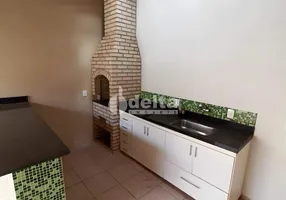 Foto 1 de Casa com 3 Quartos para alugar, 200m² em Nossa Senhora Aparecida, Uberlândia