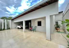 Foto 1 de Casa com 3 Quartos à venda, 237m² em Marta Helena, Uberlândia