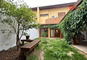 Foto 1 de Casa de Condomínio com 3 Quartos para alugar, 269m² em Campo Belo, São Paulo