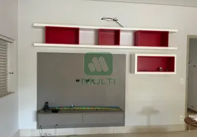 Foto 1 de Casa com 6 Quartos para alugar, 250m² em Centro, Uberlândia