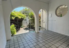Foto 1 de Casa com 5 Quartos para alugar, 255m² em Madalena, Recife
