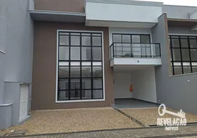 Foto 1 de Sobrado com 3 Quartos à venda, 190m² em Bom Jesus, São José dos Pinhais