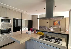 Foto 1 de Casa de Condomínio com 3 Quartos à venda, 262m² em Loteamento Portal do Sol II, Goiânia