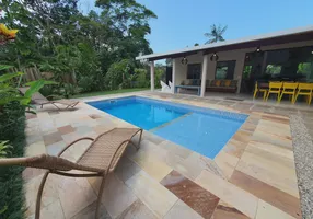 Foto 1 de Casa com 4 Quartos à venda, 210m² em Ubatuba, Ubatuba