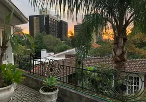 Foto 1 de Casa com 5 Quartos para alugar, 700m² em Três Figueiras, Porto Alegre