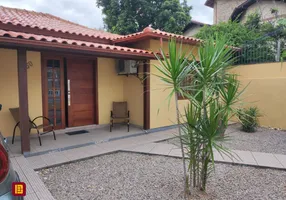 Foto 1 de Casa com 4 Quartos à venda, 152m² em Balneário, Florianópolis