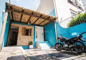 Foto 1 de Casa com 4 Quartos à venda, 190m² em Rio Branco, Porto Alegre