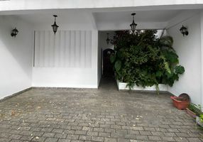 Foto 1 de Sobrado com 3 Quartos à venda, 210m² em Embaré, Santos