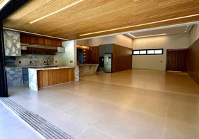 Foto 1 de Casa de Condomínio com 4 Quartos à venda, 320m² em Parque Cidade, Goiânia