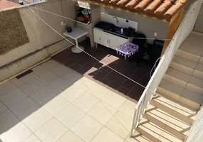 Foto 1 de Sobrado com 3 Quartos à venda, 135m² em Jardim Rio das Pedras, Cotia