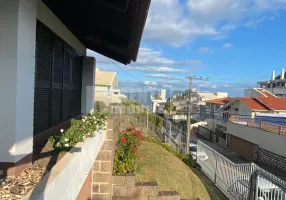 Foto 1 de Casa com 3 Quartos à venda, 371m² em Coqueiros, Florianópolis