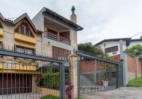 Foto 1 de Casa com 3 Quartos à venda, 380m² em Chácara das Pedras, Porto Alegre