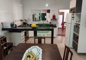 Foto 1 de Casa com 3 Quartos à venda, 179m² em Jardim Botânico, Uberlândia