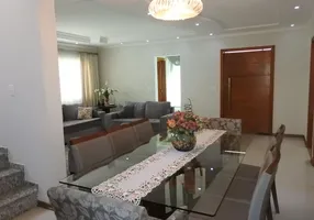 Foto 1 de Casa de Condomínio com 4 Quartos à venda, 358m² em Santa Luzia, Ribeirão Pires