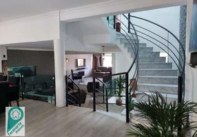 Foto 1 de Casa de Condomínio com 4 Quartos para venda ou aluguel, 400m² em Alphaville, Barueri