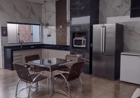 Foto 1 de Casa com 3 Quartos à venda, 213m² em Jardim Europa, Uberlândia