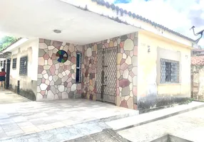 Foto 1 de Casa com 4 Quartos à venda, 550m² em Jóquei Clube, Fortaleza