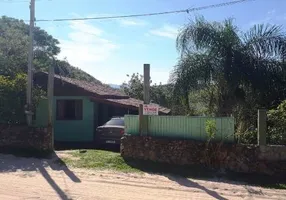 Foto 1 de Casa com 2 Quartos à venda, 80m² em Praia do Rosa, Imbituba