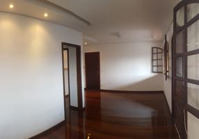 Foto 1 de Casa com 3 Quartos à venda, 200m² em Coração Eucarístico, Belo Horizonte
