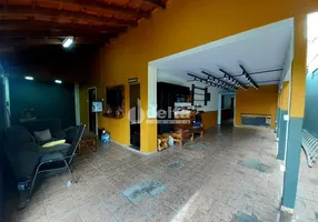Foto 1 de Casa com 4 Quartos à venda, 181m² em Granada, Uberlândia