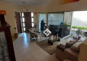 Foto 1 de Casa de Condomínio com 3 Quartos à venda, 300m² em Jardim Coleginho, Jacareí