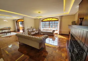 Foto 1 de Casa com 5 Quartos à venda, 245m² em Panorama, Teresópolis
