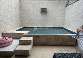 Foto 1 de Sobrado com 3 Quartos à venda, 180m² em Vila Guilhermina, Praia Grande