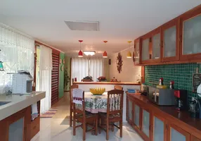 Foto 1 de Casa com 4 Quartos à venda, 200m² em Araras, Petrópolis